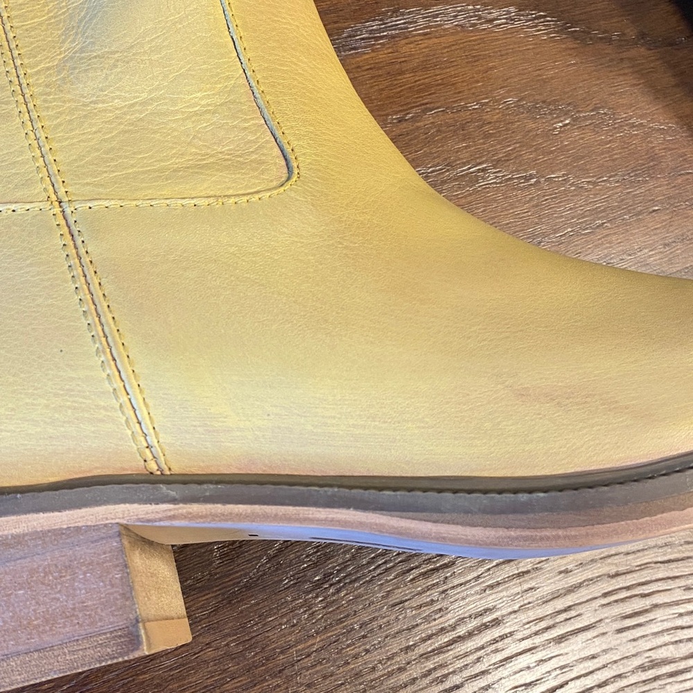 Urban Outfitters Slouch Tall Yellow Leather Heeled Boots Sz 7 or 7.5 - Picture 11 of 15
